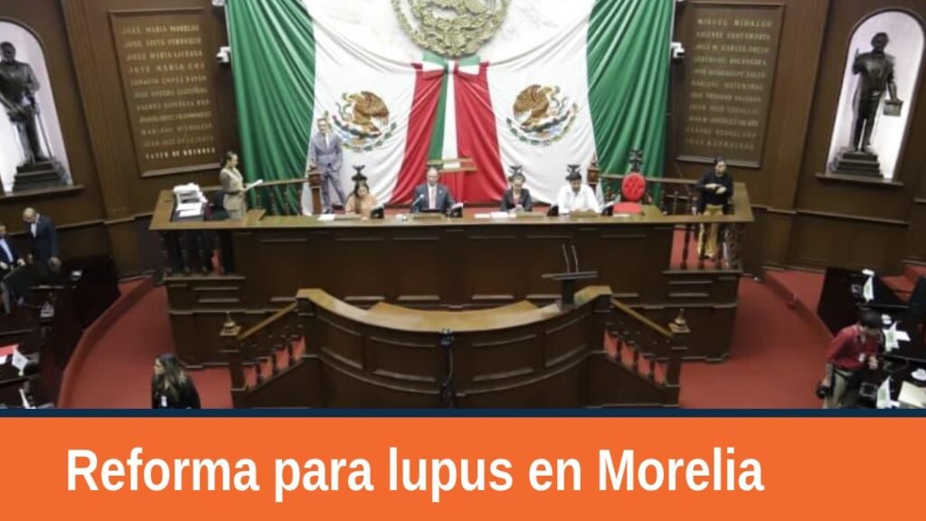 Pleno Legislativo de Michoacán en sesión en Morelia, con bandera estatal, durante aprobación de reforma sobre lupus y
