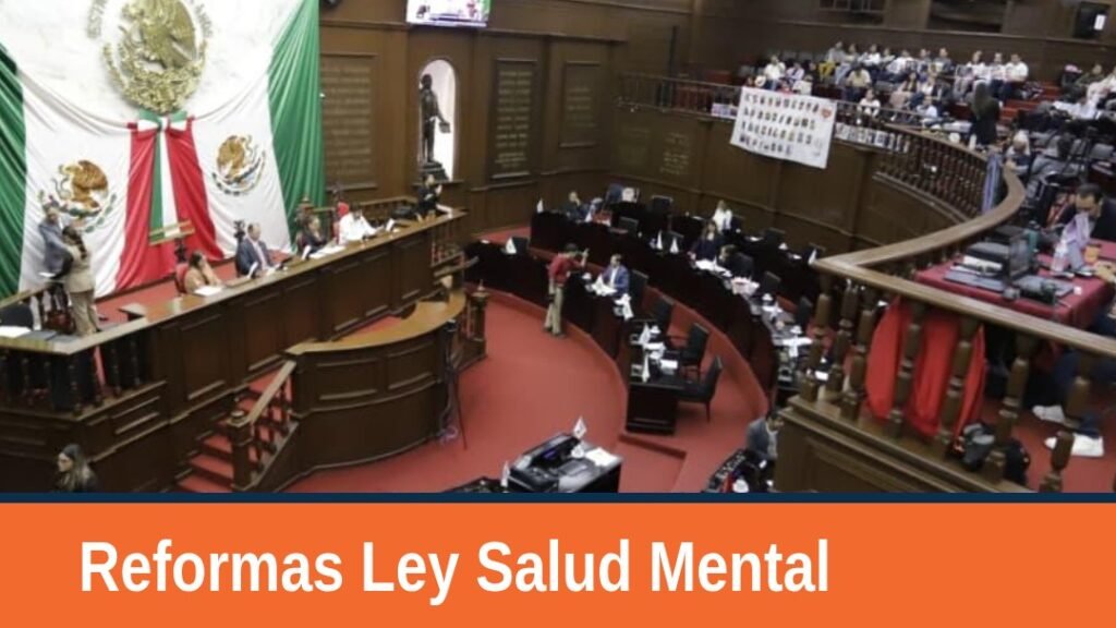 Fachada del Congreso del Estado de Michoacán en Morelia, con bandera estatal y letrero que indica 'Ley de Salud Mental' y