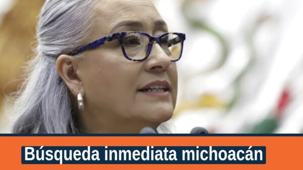 Fotografía institucional de la diputada Emma Rivera Camacho durante sesión del Congreso del Estado en Morelia, con fondo de