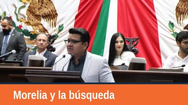 Fotografía institucional de Toño Carreño Sosa en sesión del Congreso del Estado de Michoacán, relacionada con la búsqueda de