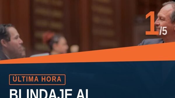 Diputado David Martínez Gowman en el Congreso del Estado de Michoacán durante presentación de reforma que incorpora el
