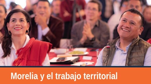 Gaby Molina y Carlos Torres Piña en Morelia durante evento sobre trabajo territorial michoacán