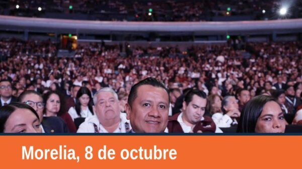 Carlos Torres Piña hablando en un acto público en Morelia, Michoacán, durante la conmemoración de 15 años de Morena