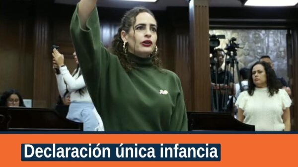 Diputada Sandra Arreola Ruiz presentando la iniciativa 'Yo te creo' en Morelia, Michoacán, con énfasis en declaración única