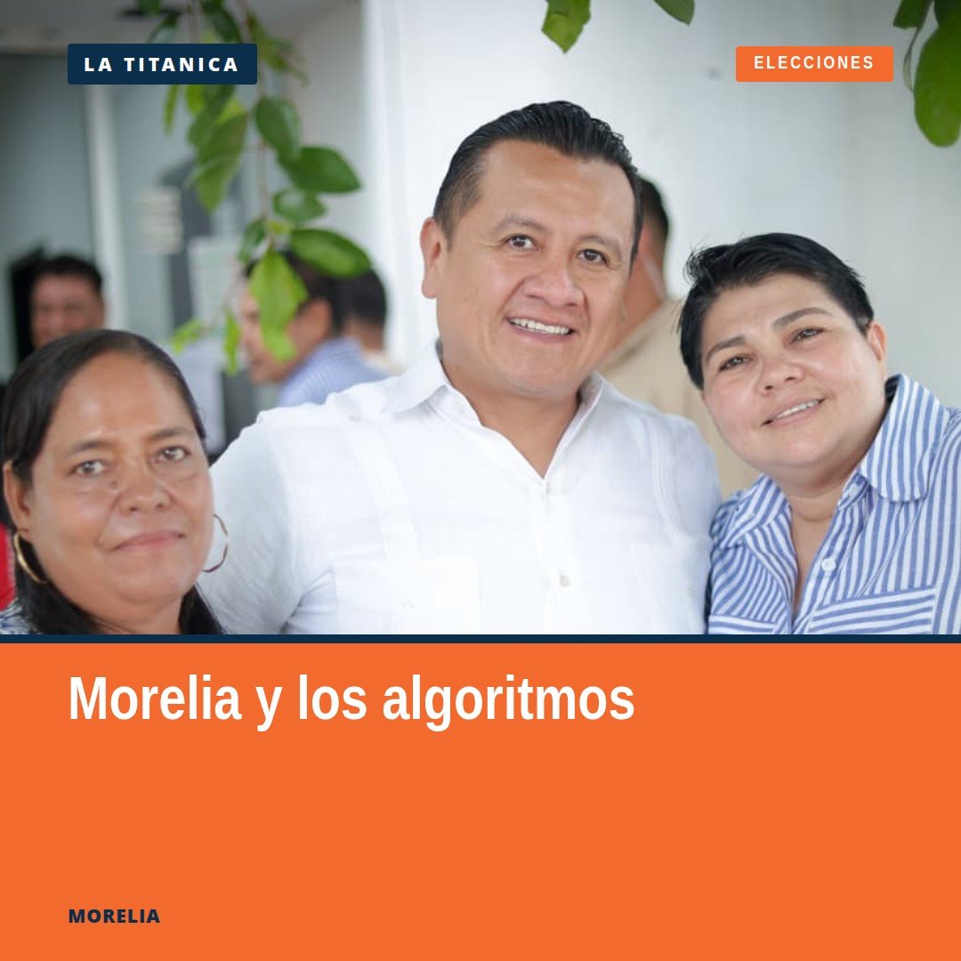 Fotografía de Carlos Torres Piña en un evento en Morelia, Michoacán, hablando sobre protección en plataformas digitales para