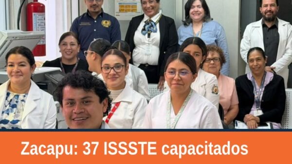 Grupo de 37 trabajadores del ISSSTE en Zacapu durante capacitación sobre prevención violencia de género impartida por la
