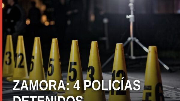 Imagen representativa de una unidad policial estacionada frente a un establecimiento comercial en Zamora, Michoacán